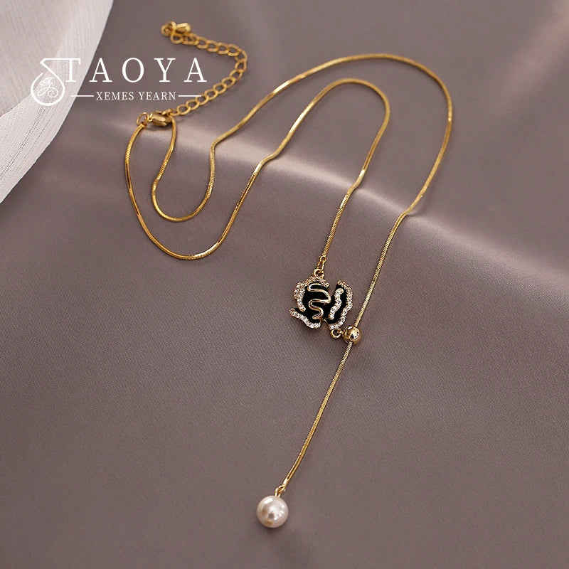 Design Sense Exquisite Black Camellia Pendant Flower